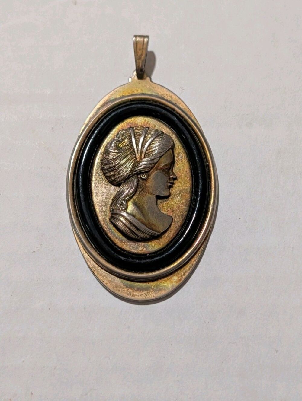 Vintage 1975 Avon Victoria Cameo Profile Pendant Gold Tone Black Border
